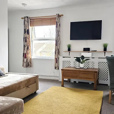 2 Bed Apt W/ Private Parking Close To Town Centre Huntingdon Exterior photo