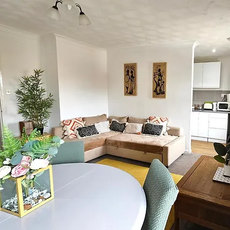 2 Bed Apt W/ Private Parking Close To Town Centre Huntingdon Exterior photo