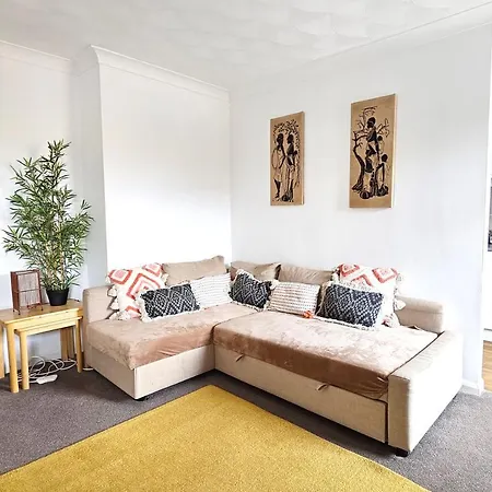 2 Bed Apt W/ Private Parking Close To Town Centre Huntingdon Exterior photo