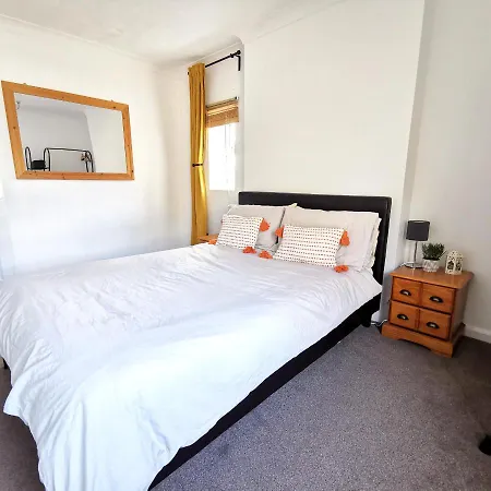 2 Bed Apt W/ Private Parking Close To Town Centre Huntingdon Exterior photo