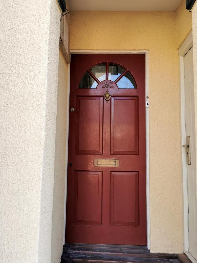 Apartment 2 Bed W/ Private Parking Close To Town Centre *
