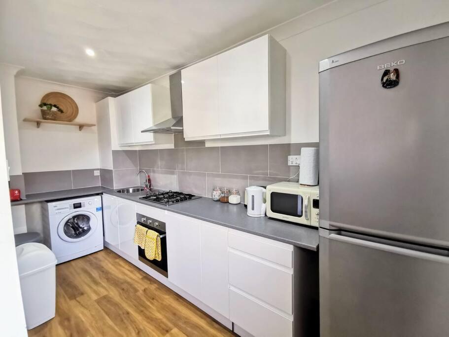 Apartment 2 Bed W/ Private Parking Close To Town Centre Huntingdon